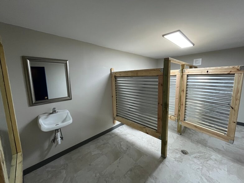 More Photos Of 1651 Holland St, West Columbia Warehouse For Lease