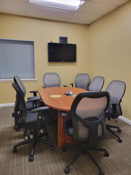 More Photos Of 117 W Dudley Town Rd, Bloomfield Light Manufacturing For Lease
