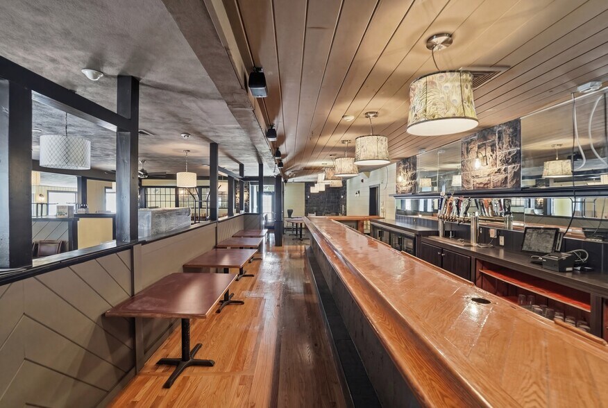 More Photos Of 332 Farnum Pike, Smithfield Restaurant For Sale