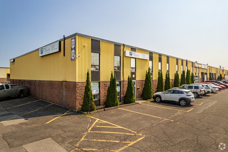 Primary Photo Of 3400 Boul Losch, Saint-hubert Warehouse For Lease