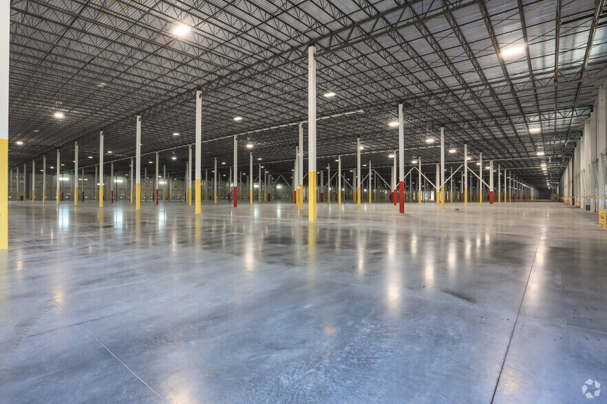 More Photos Of 1305 Hwy 42 South, McDonough Unknown For Lease