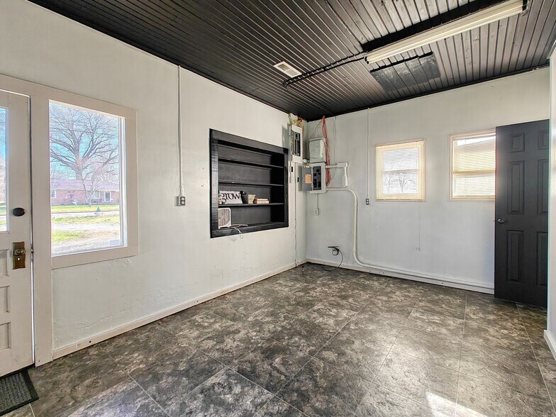 More Photos Of 433 Cedar St, Gleason Specialty For Sale