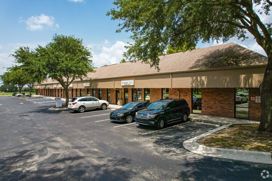 More Photos Of 1326 E Lumsden Rd, Brandon Office For Lease