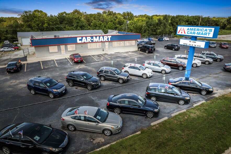 More Photos Of 2502-2506 N State Route 291, Harrisonville Auto Dealership For Lease