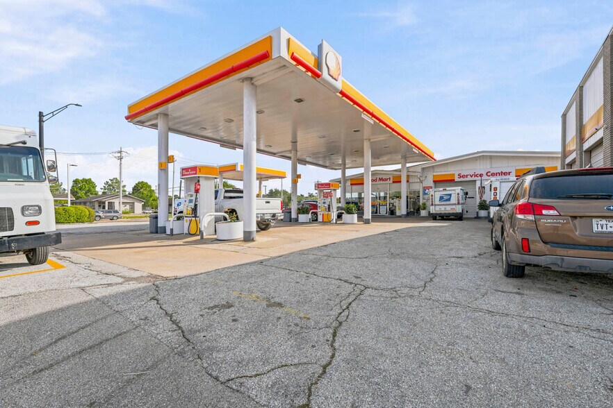 More Photos Of 101 S Friendswood Dr, Friendswood General Retail For Sale