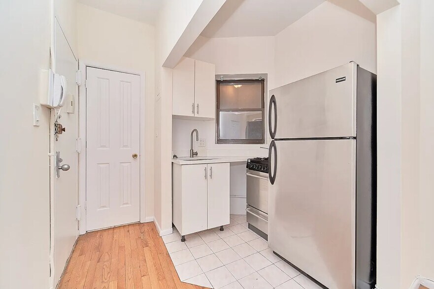 More Photos Of 239 W 20th St, New York Apartments For Sale