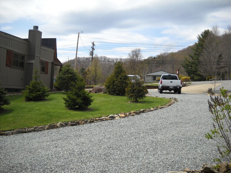 More Photos Of 444 Beech Mountain Pky, Beech Mountain Office For Lease