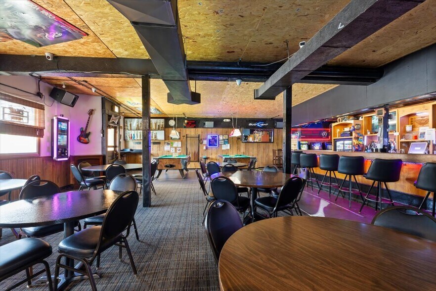 More Photos Of 626 16th Avenue, Council Bluffs General Retail For Sale