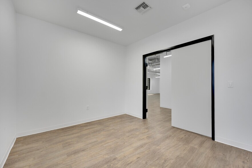 More Photos Of 730 Las Vegas Blvd, Las Vegas Office For Lease