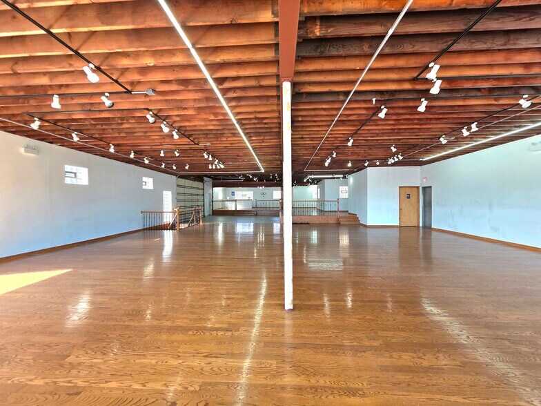 More Photos Of 10220 Grand Ave, Franklin Park Storefront Retail Office For Lease