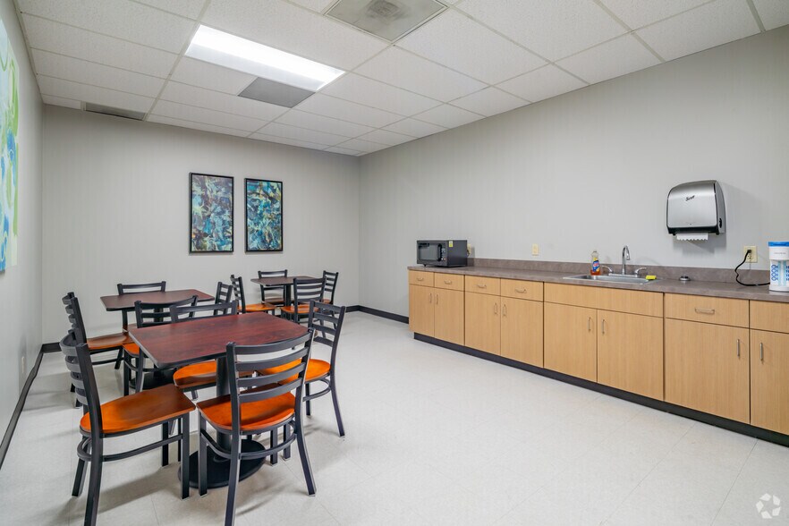More Photos Of 4400 S Piedras Dr, San Antonio Unknown For Lease