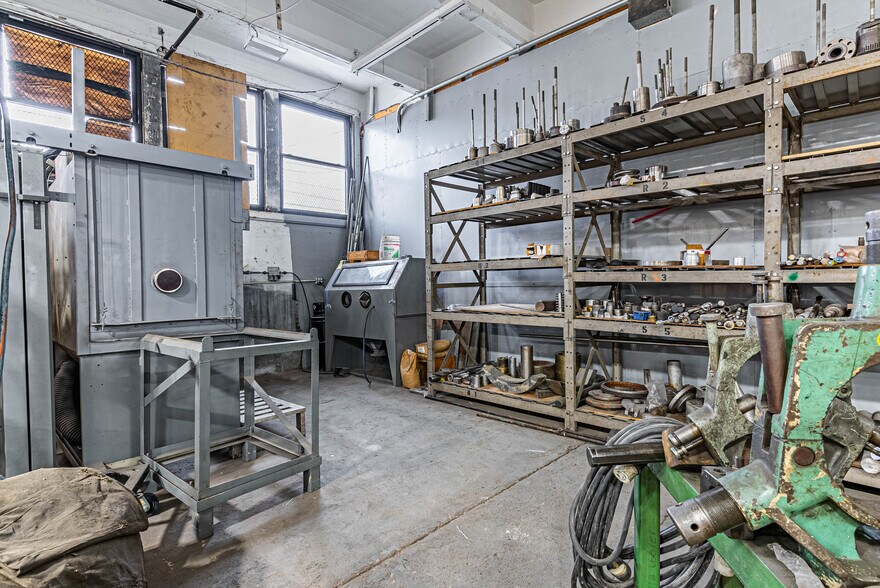 More Photos Of 161 Abington Ave, Newark Warehouse For Sale