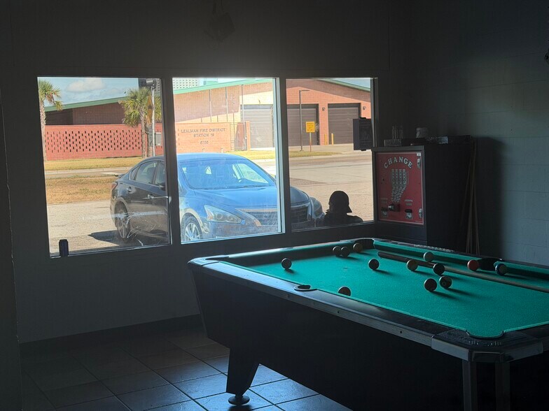 More Photos Of 6798 46th Ave N, Saint Petersburg General Retail For Lease