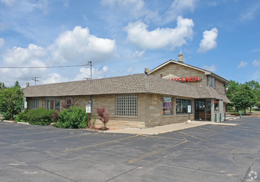 Primary Photo Of 16680 W Bluemound Rd, Brookfield Fast Food For Sale