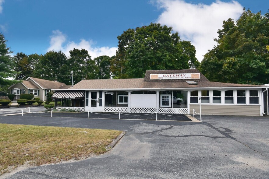 More Photos Of 2567 Cranberry Hwy, Wareham General Retail For Sale