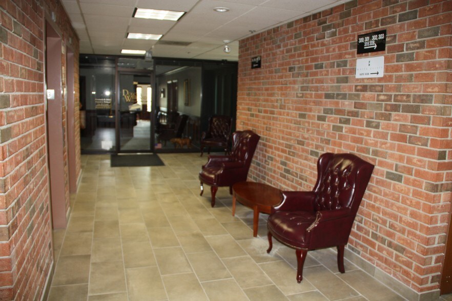 More Photos Of 17W662 Butterfield Rd, Oakbrook Terrace Office For Lease