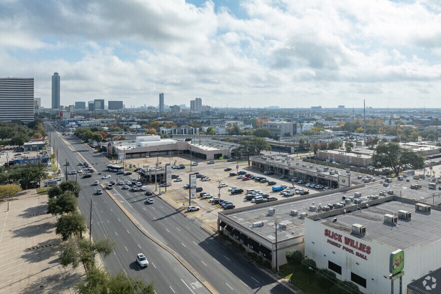 More Photos Of 5901 Westheimer Rd, Houston Unknown For Lease