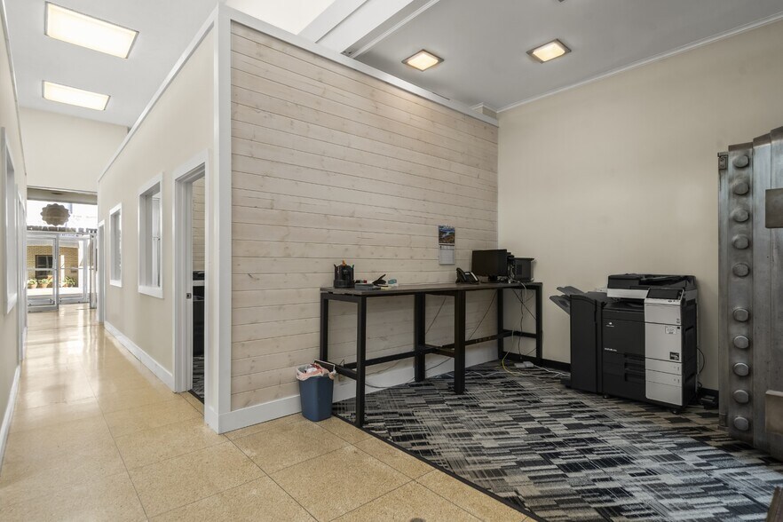 More Photos Of 1441 N Market St, Dayton Office For Sale