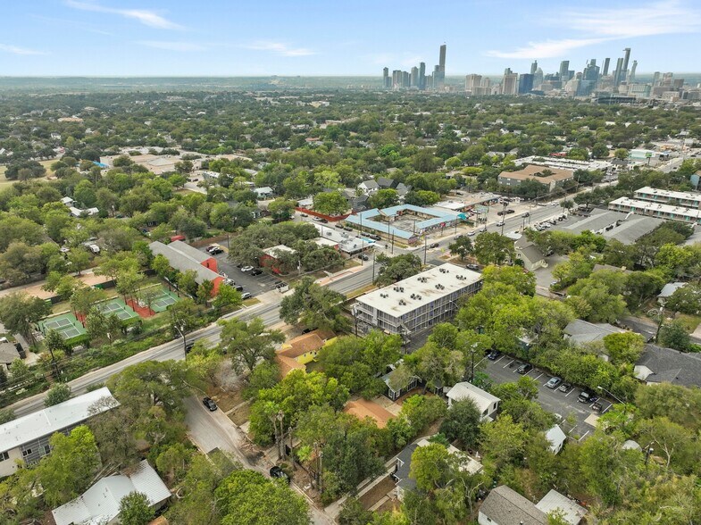 More Photos Of 2710 Manor Rd, Austin Office For Sale