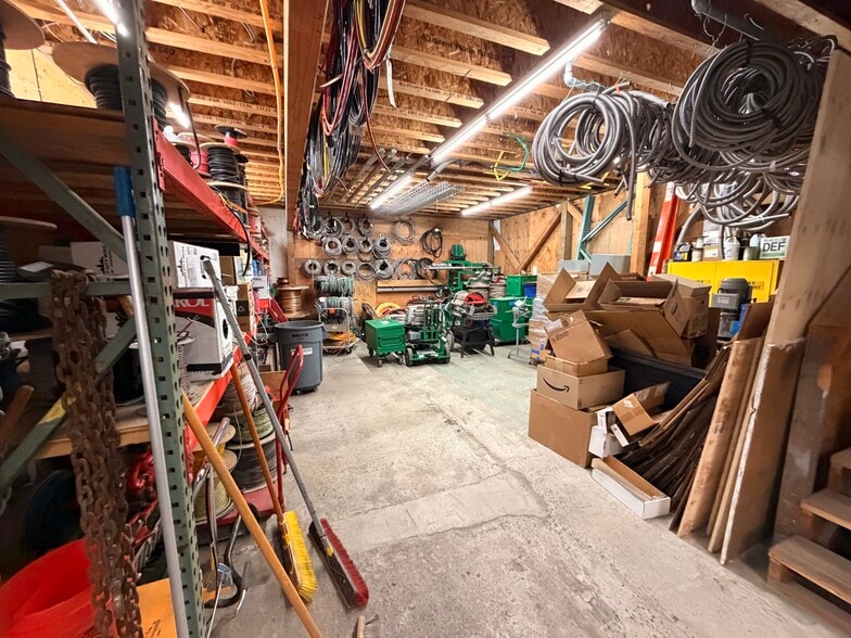 More Photos Of 750 SW Bailey Ave, Hillsboro Manufacturing For Lease