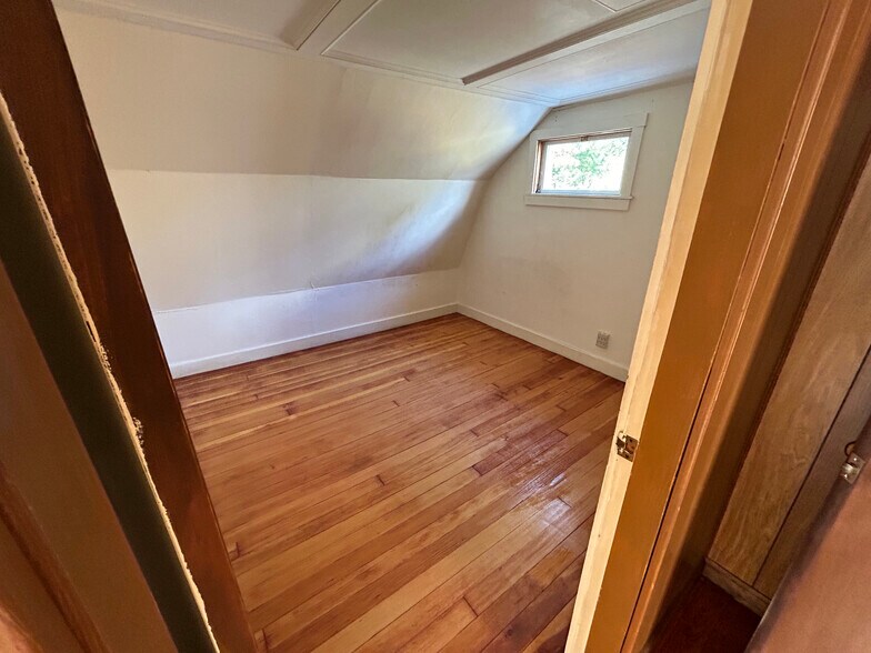 More Photos Of 35 Bath Rd, Brunswick Multifamily For Sale