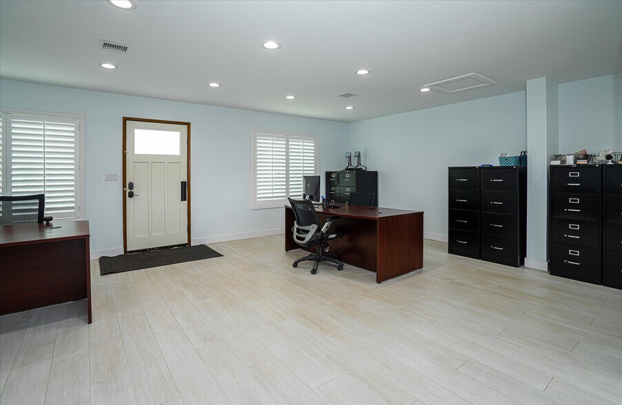 More Photos Of 1913 E 17th St, Santa Ana Office For Sale