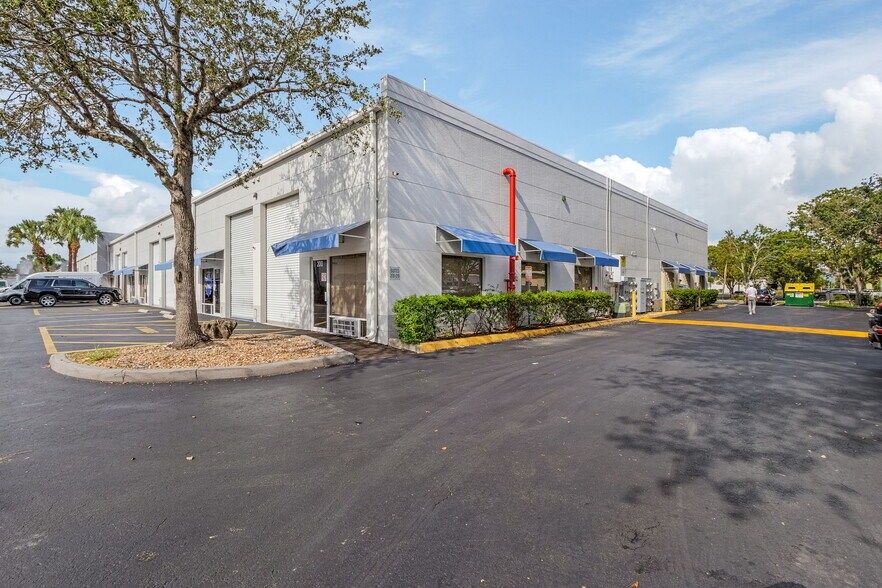More Photos Of 4110 Enterprise Ave, Naples Unknown For Lease