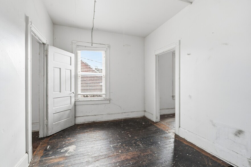 More Photos Of 8 W Olive St, Scranton Office For Sale