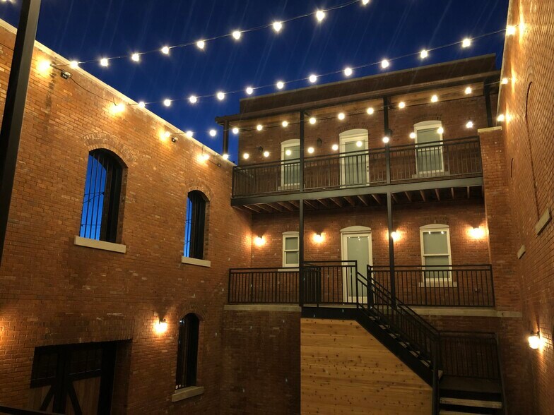 More Photos Of 358 Main St, Memphis Storefront Retail Residential For Lease