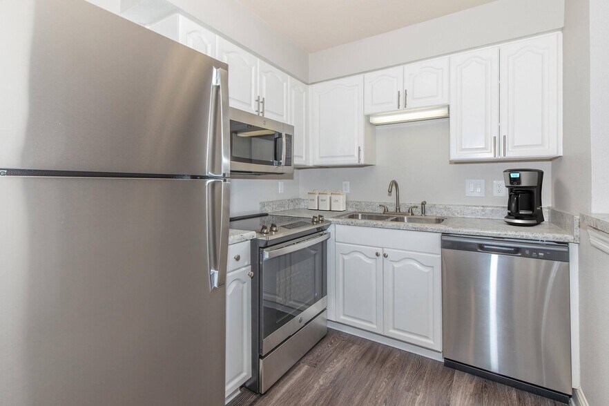 More Photos Of 1027 Washington Ave, Golden Apartments For Lease