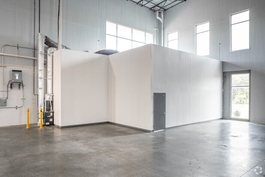 More Photos Of 500 Halls Mill Rd, Freehold Distribution For Lease