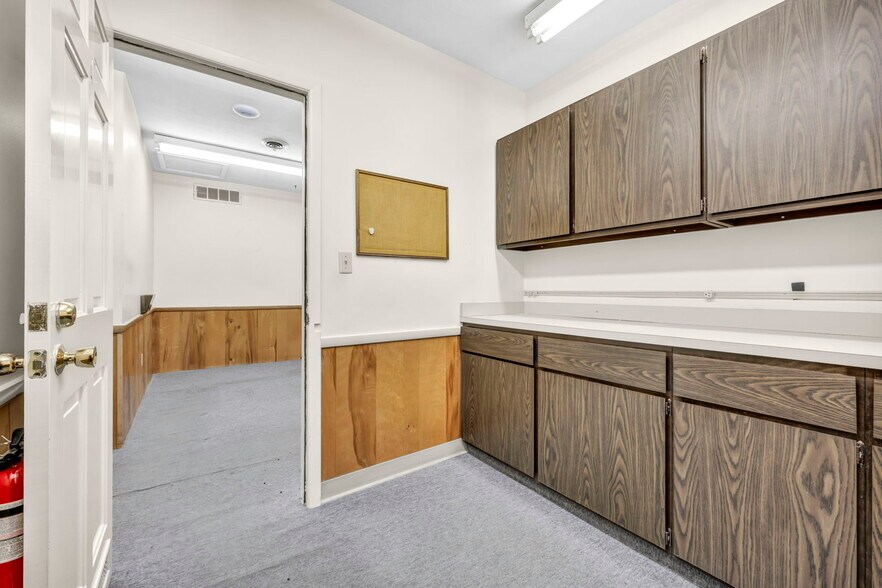 More Photos Of 10570-10574 Ravenna Rd, Twinsburg Office For Lease