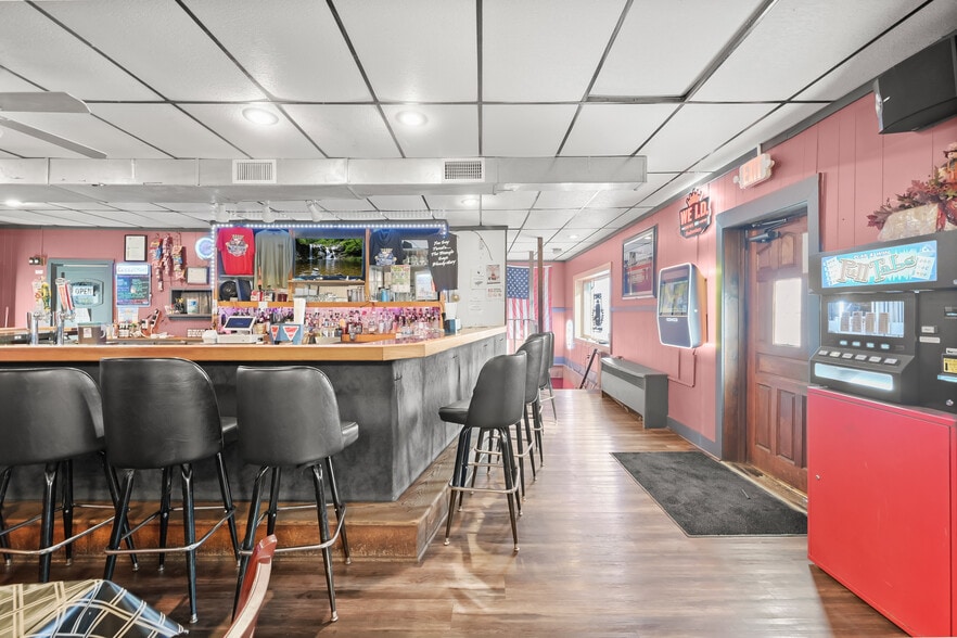 More Photos Of 200 E Main St, Hancock Restaurant For Sale