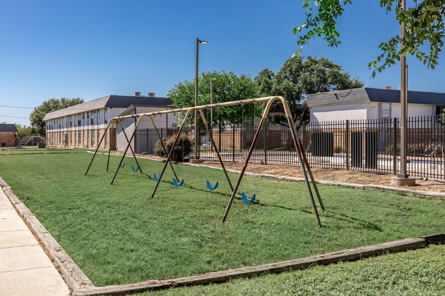 More Photos Of 2929 Rigsby Ave, San Antonio Apartments For Sale