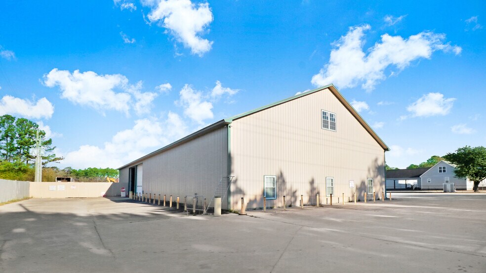 More Photos Of 2014 Blue Creek Rd, Jacksonville Warehouse For Lease