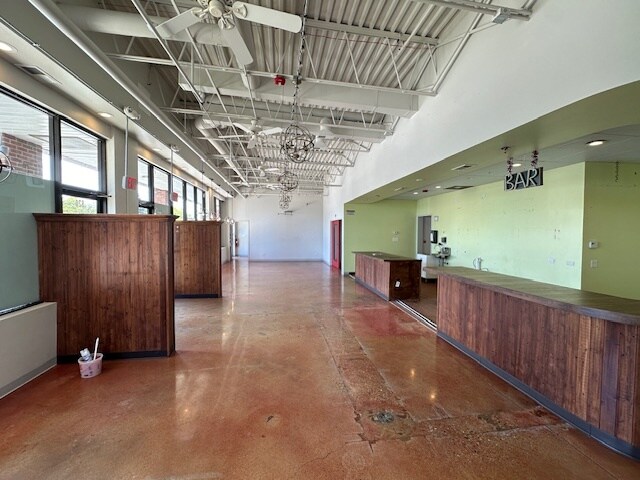 More Photos Of 820 Wheeling Rd, Wheeling Unknown For Lease