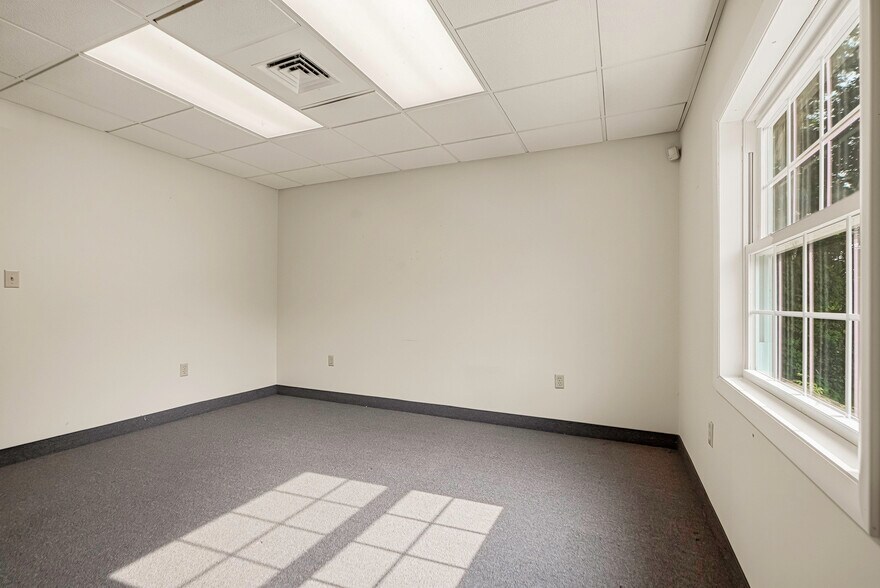 More Photos Of 37 Pierce St, Northborough Serviced Offices For Sale