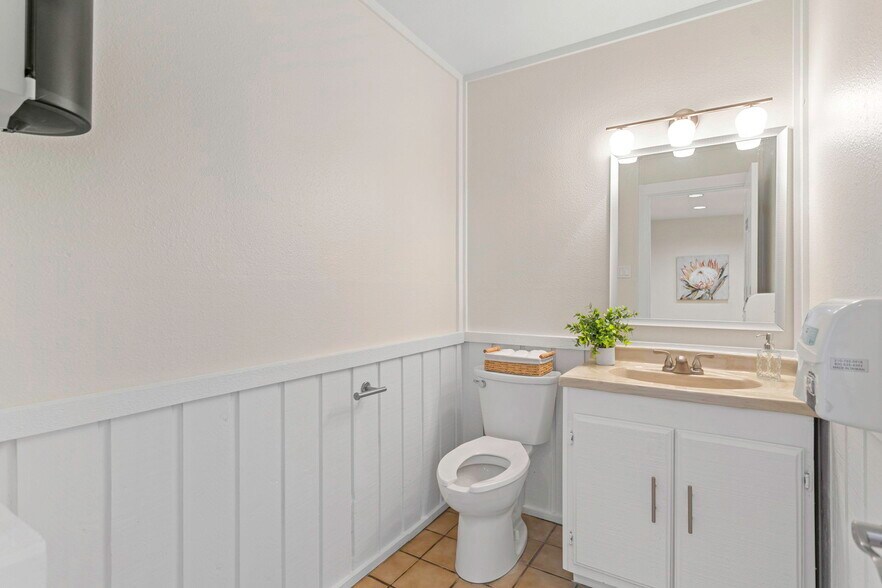 More Photos Of 5600 San Pedro Ave, San Antonio Office Residential For Sale