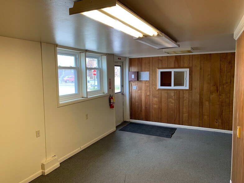 More Photos Of 428-432 Clough St, Bowling Green Warehouse For Lease