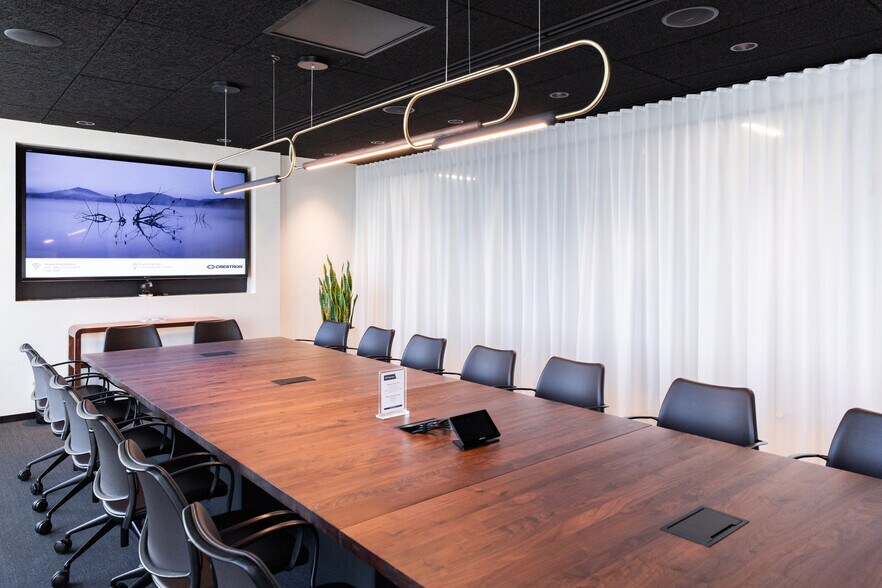 More Photos Of 233 S Wacker Dr, Chicago Coworking Space