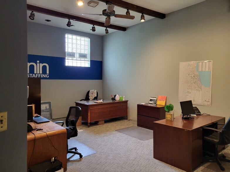 More Photos Of 2147 N Western Ave, Chicago Office For Lease