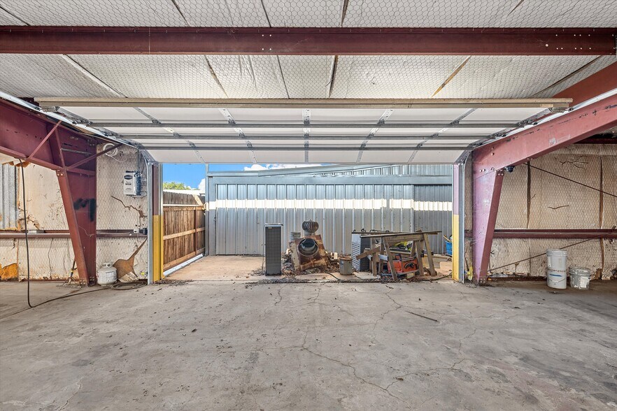More Photos Of 200 N Lacy Dr, Waco Warehouse For Lease
