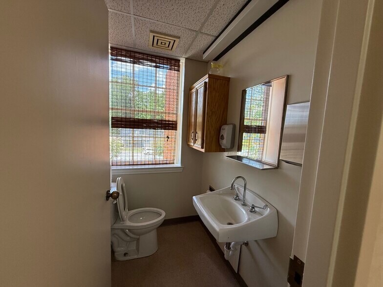 More Photos Of 408 8th St, North Wilkesboro Medical For Lease