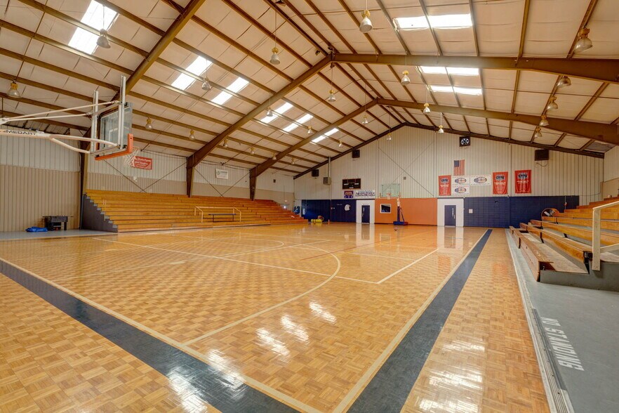 More Photos Of 18425 Main St, Woodbury Schools For Sale