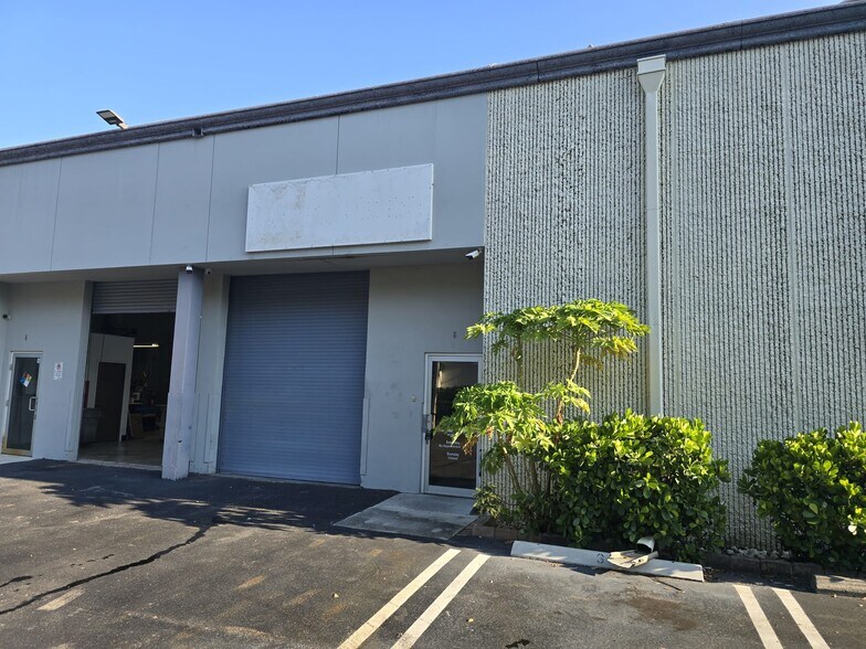 More Photos Of 2460 Nw 17th Ln, Pompano Beach Warehouse For Lease