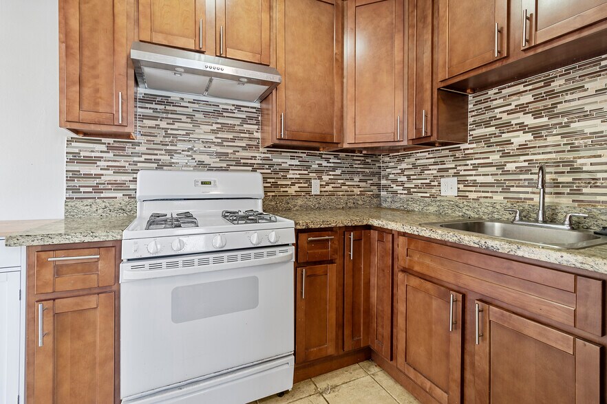 More Photos Of 479 Merritt Ave, Oakland Apartments For Sale