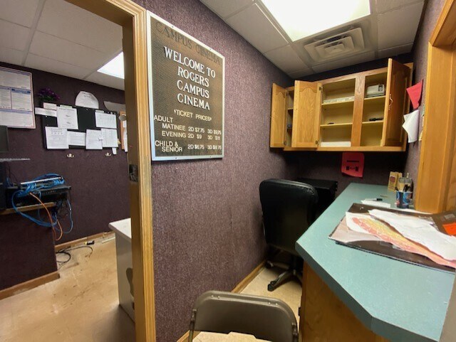 More Photos Of 1601 6th Ave, Stevens Point Freestanding For Sale