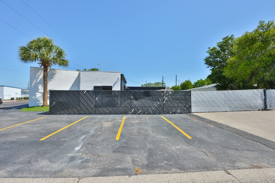 More Photos Of 1801 28th St N, Saint Petersburg Showroom For Sale