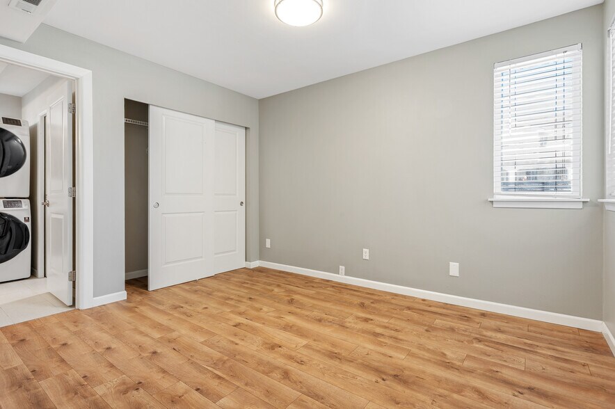 More Photos Of 3315 Claremont Ave S, Seattle Apartments For Sale