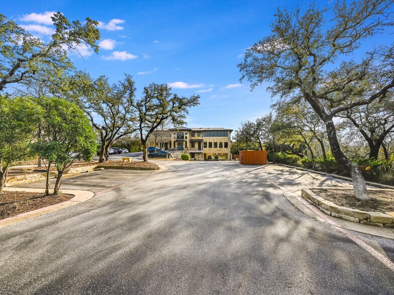 More Photos Of 3 Lakeway Centre Ct, Austin Medical For Lease